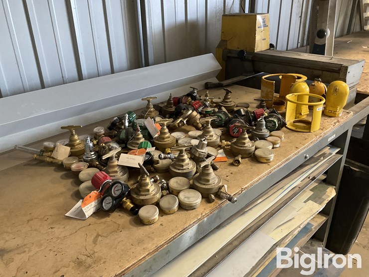 oxygen-acetylene-regulators-&-safety-caps-image-3