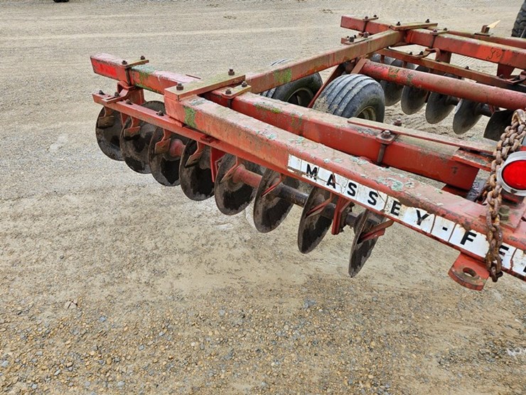 massey-ferguson-620-image-25