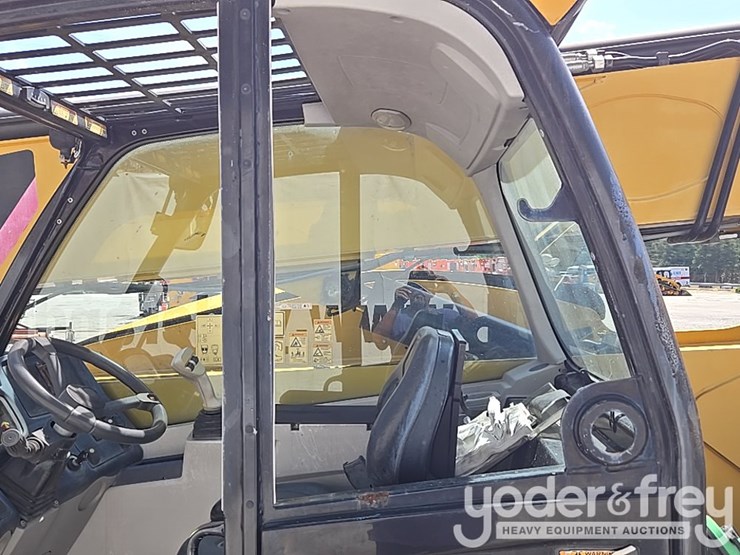2019-caterpillar-tl943d-image-37