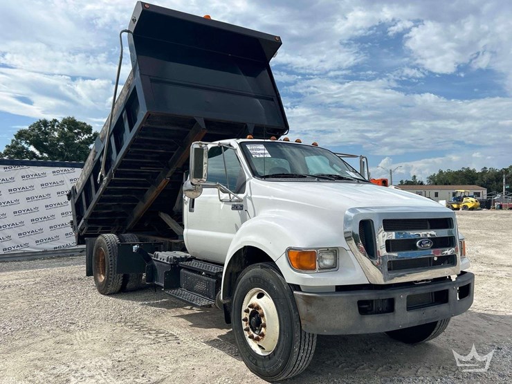 2010-ford-f750-image-2