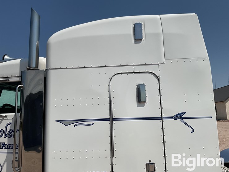 2003-peterbilt-379-image-16
