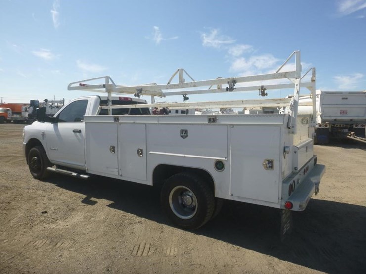2019-dodge-3500-image-4