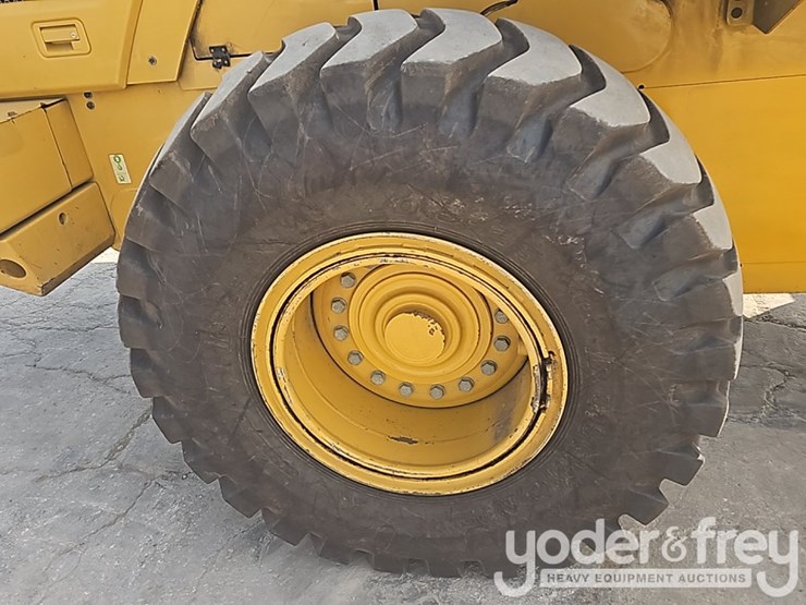 2014-caterpillar-938k-image-11