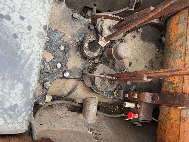 cletrac-25-crawler-image-27