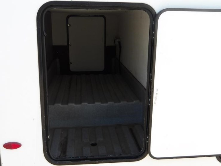 2021-ford-e450-image-23