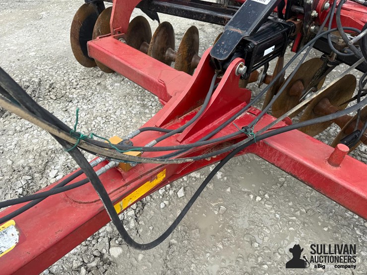 2010-case-ih-340-image-11