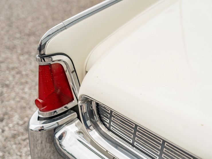 #111-•-1962-lincoln-continental-sedan-image-12