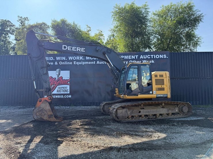 2016-deere-245g-lc-image-1