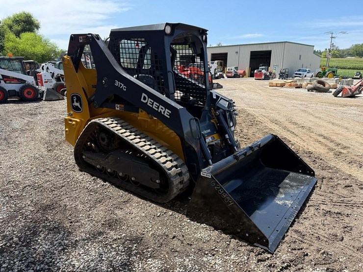 2024-deere-317g-image-6