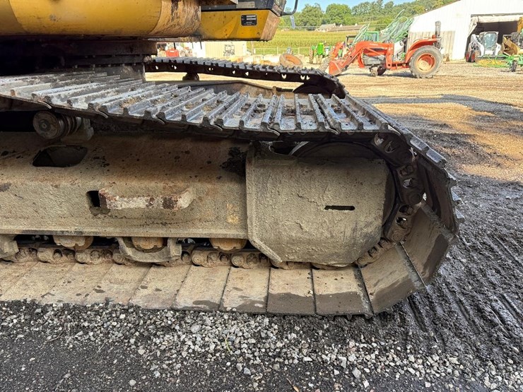2016-deere-245g-lc-image-12