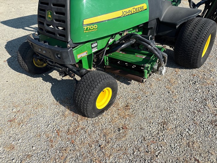 2011-john-deere-7700-image-4