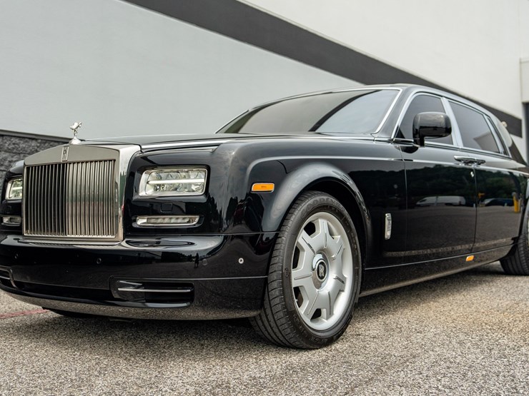 #110-•-2014-rolls-royce-phantom-sedan-image-1