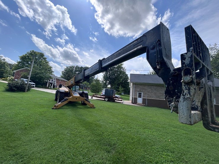 2017-caterpillar-tl1055d-image-37