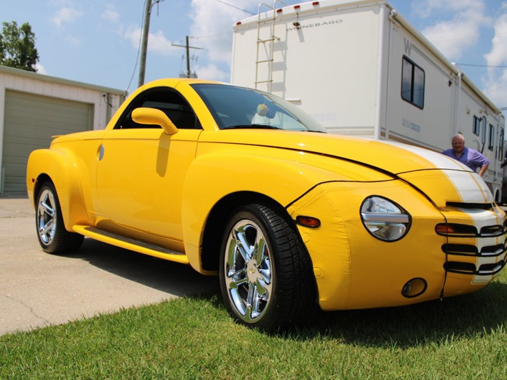 #135-•-offered-at-no-reserve-|-2005-chevrolet-ssr-image-2