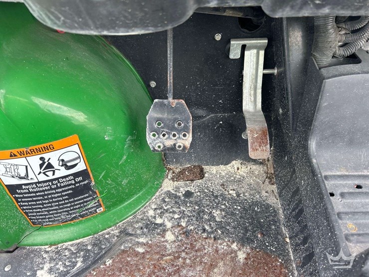 2016-john-deere-gator-image-17