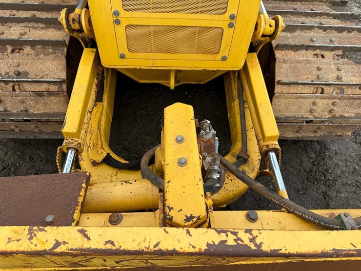 2014-komatsu-d39px-23-image-10