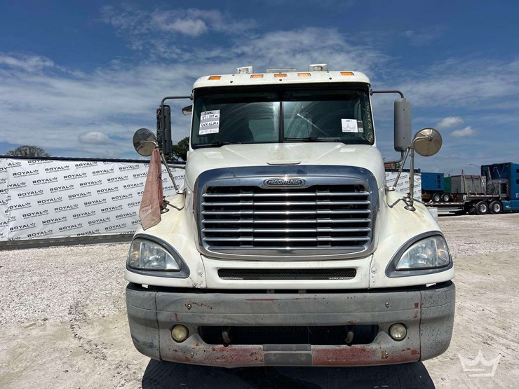 2006-freightliner-columbia-120-image-28