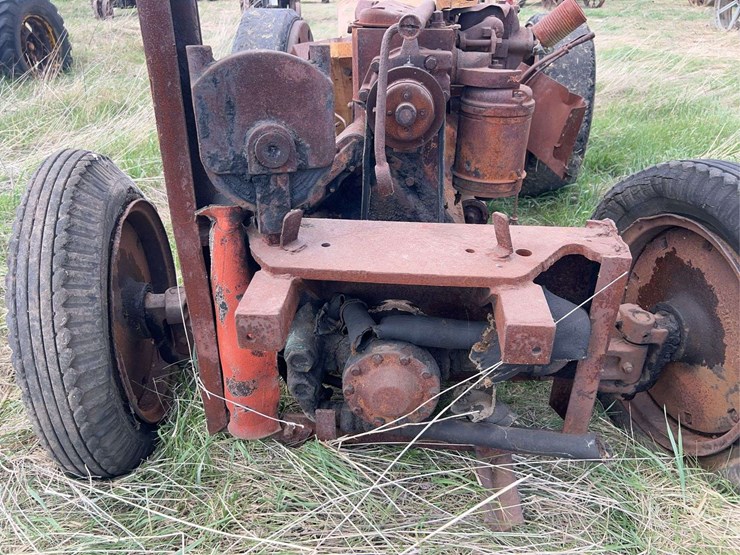 allis-chalmers-u-industrial-parts-tractor-image-9