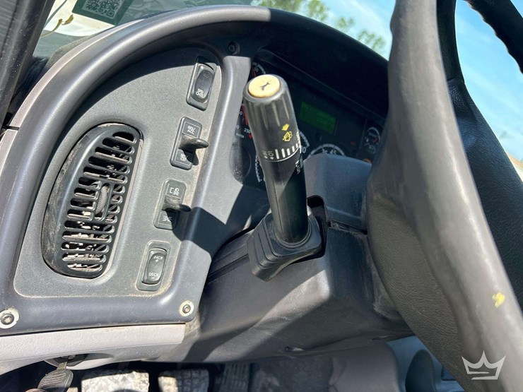 2016-freightliner-114sd-image-27