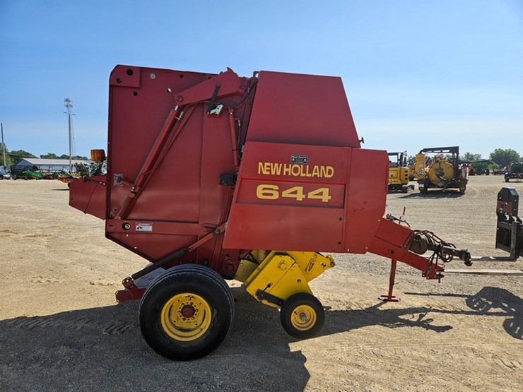 new-holland-644-image-6