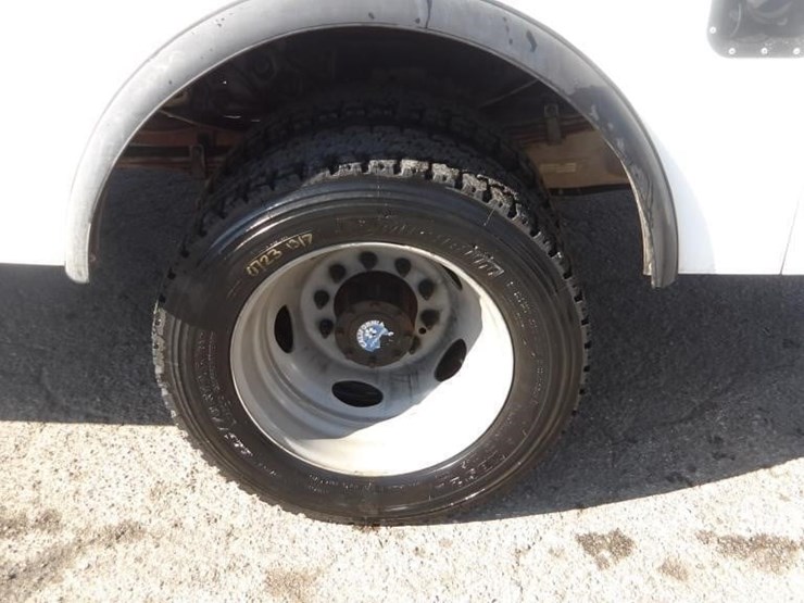 2011-ford-f550-image-5
