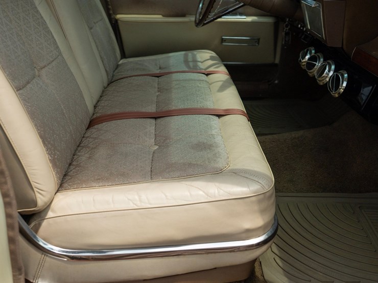 #111-•-1962-lincoln-continental-sedan-image-78
