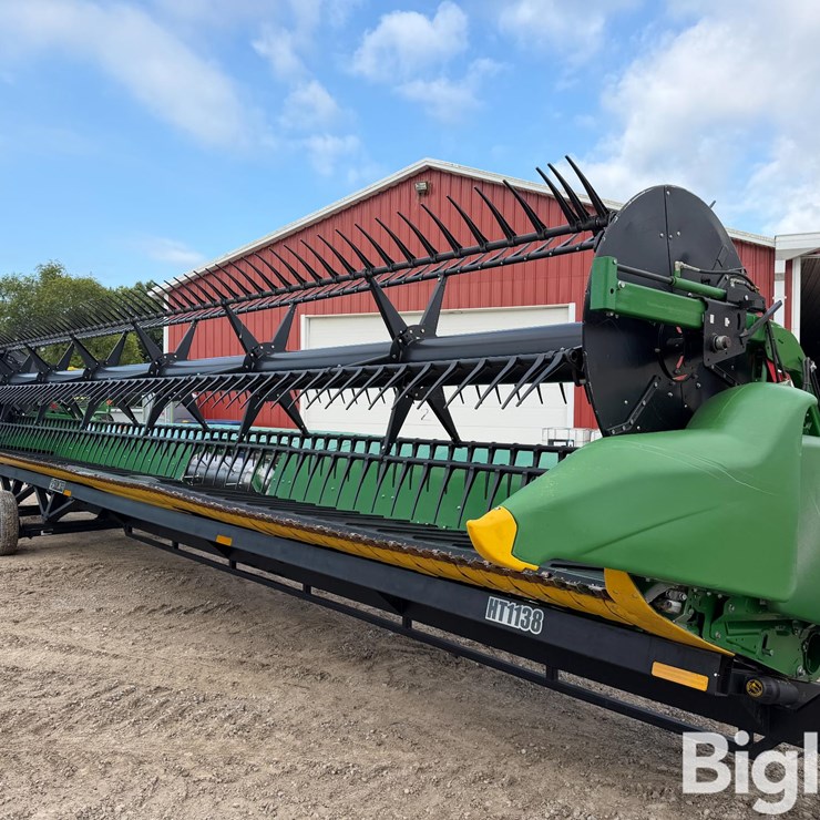 2017 JOHN DEERE 635