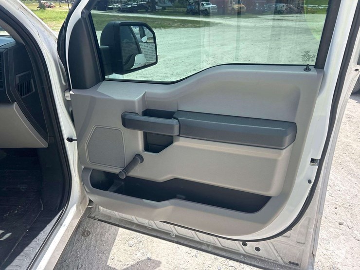 2017-ford-f150-image-16