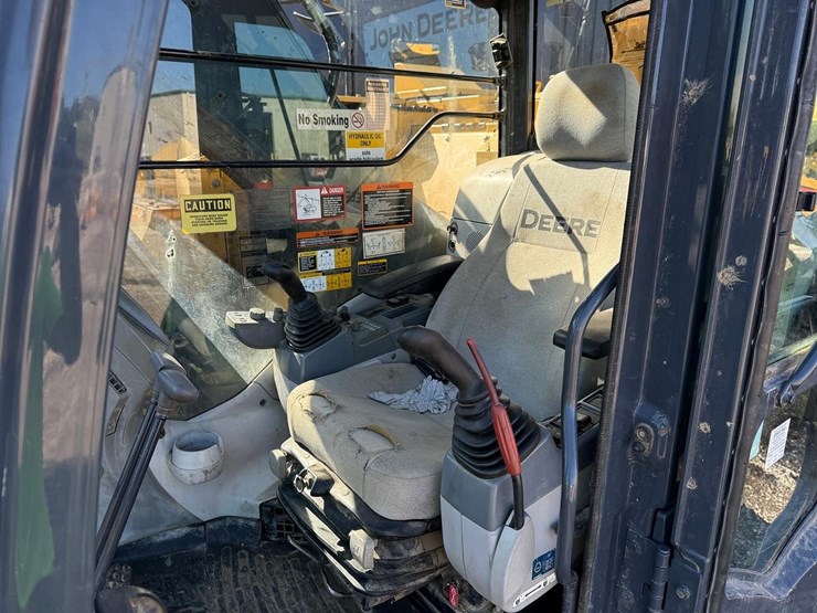 2016-deere-245g-lc-image-20
