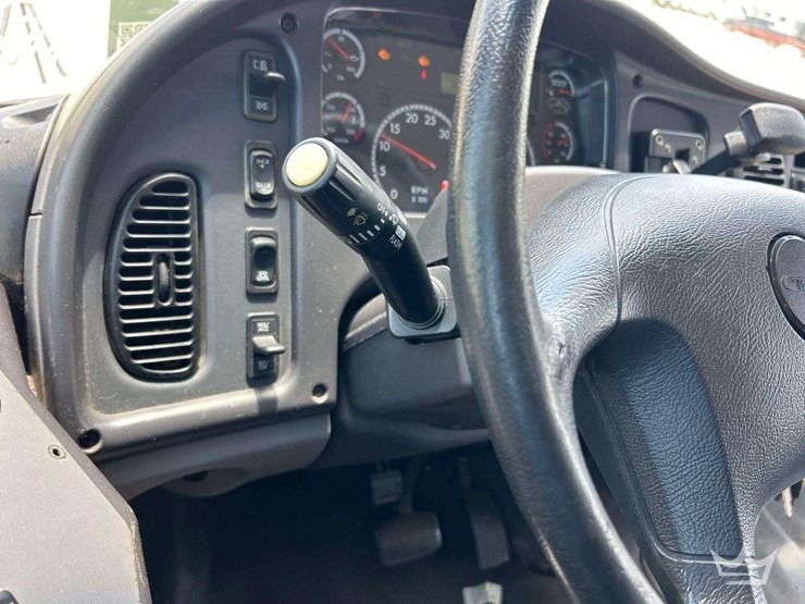 2016-freightliner-b2-image-25
