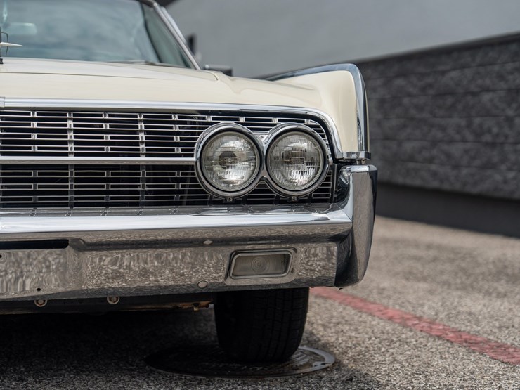 #111-•-1962-lincoln-continental-sedan-image-24