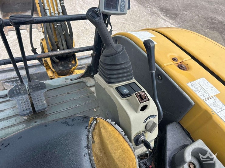 2015-caterpillar-304e2-mini-excavator-image-23