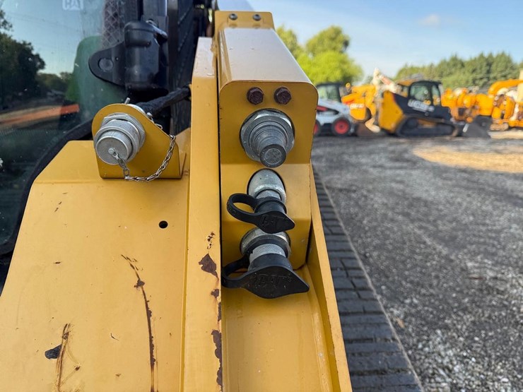 2019-caterpillar-289d3-image-11