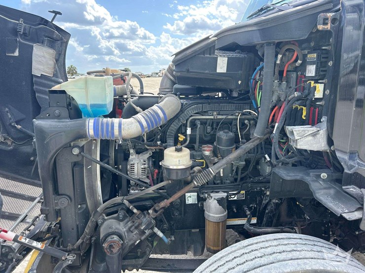 2019-peterbilt-579-image-7
