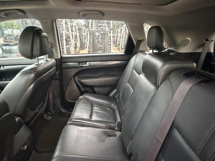 2011-kia-sorento-image-25