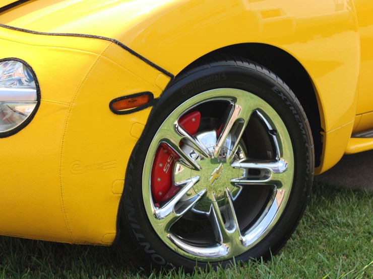 #135-•-offered-at-no-reserve-|-2005-chevrolet-ssr-image-8
