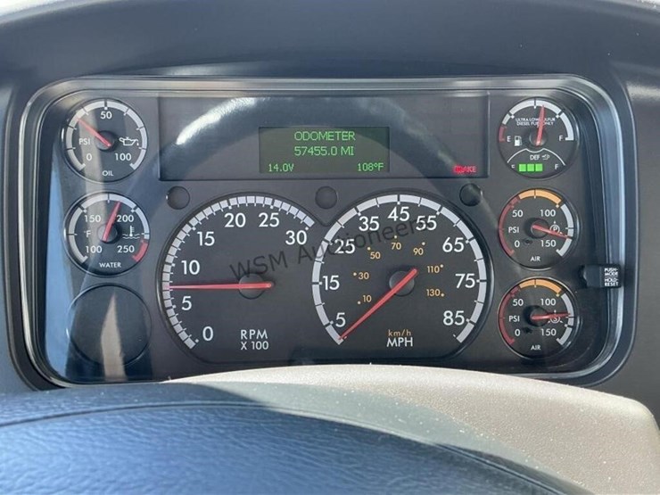 2019-freightliner-m2-106-image-22