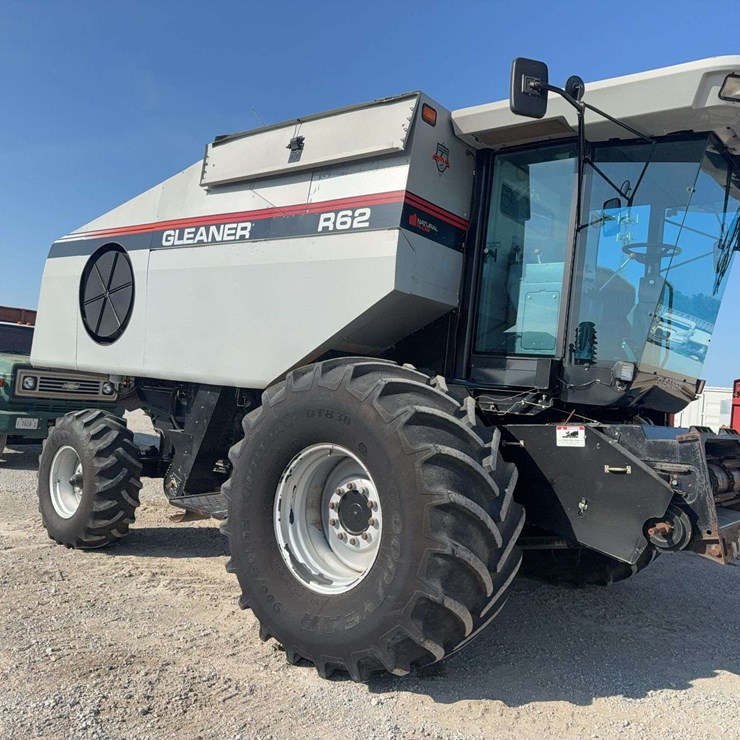 1998 GLEANER R62