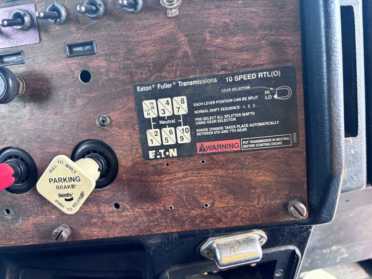 1994-peterbilt-377-image-10