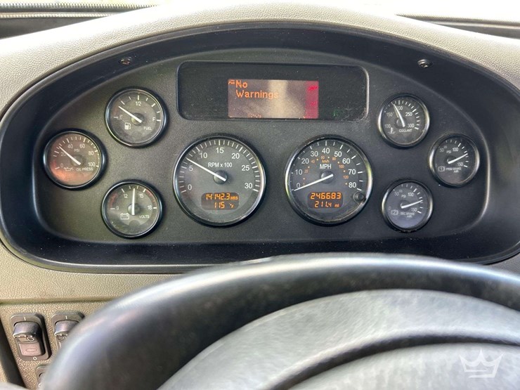 2016-peterbilt-348-image-11