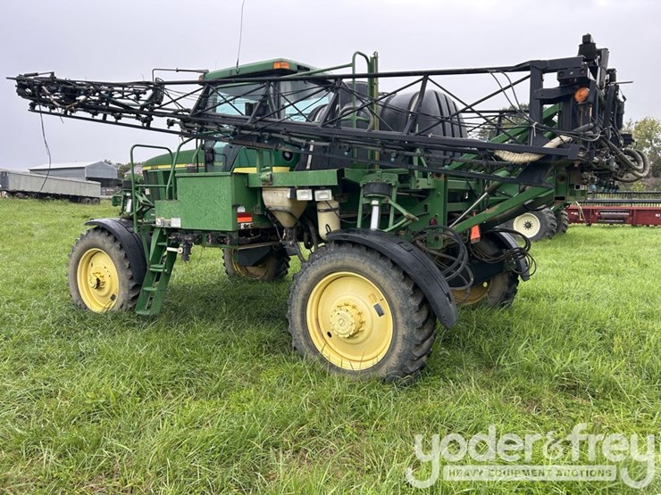 2000-john-deere-4700-image-3