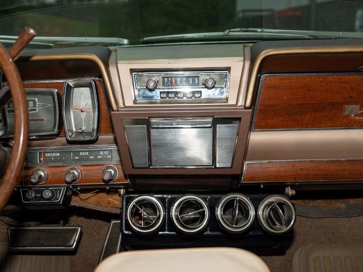 #111-•-1962-lincoln-continental-sedan-image-75