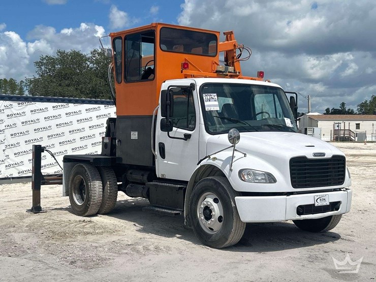 2016-freightliner-m2-106-image-2