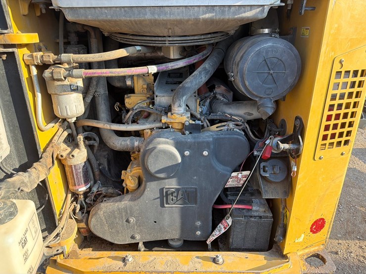 2018-caterpillar-299d2-xhp-image-16