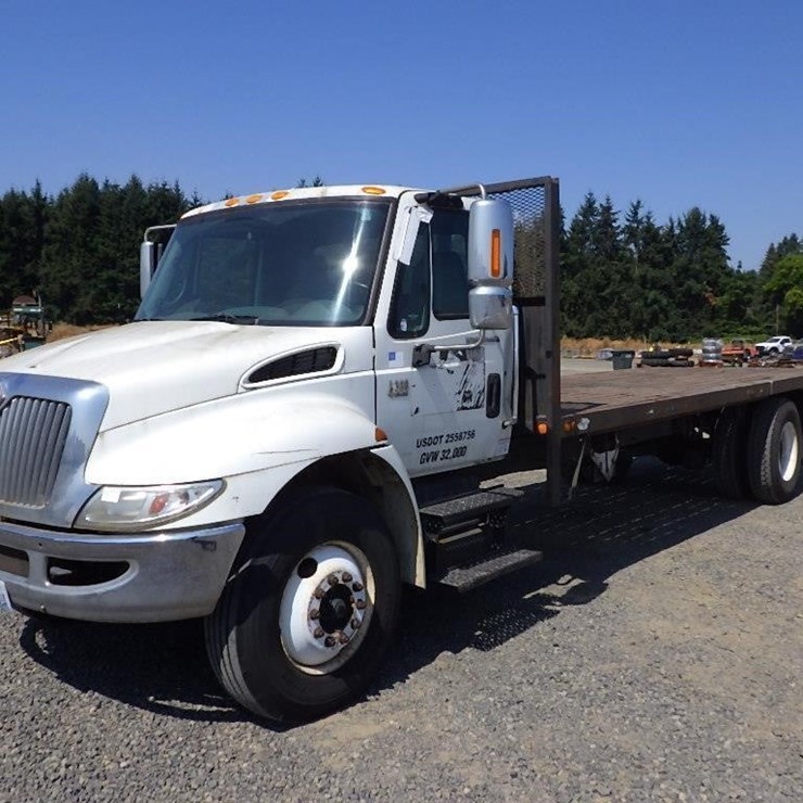 2002 INTERNATIONAL 4300 SBA