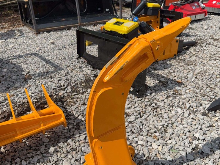 caterpillar-305-image-1