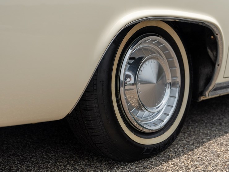 #111-•-1962-lincoln-continental-sedan-image-31
