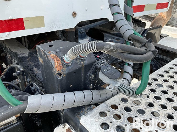 2015-kenworth-t680-image-12