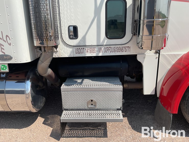 2005-peterbilt-378-image-14