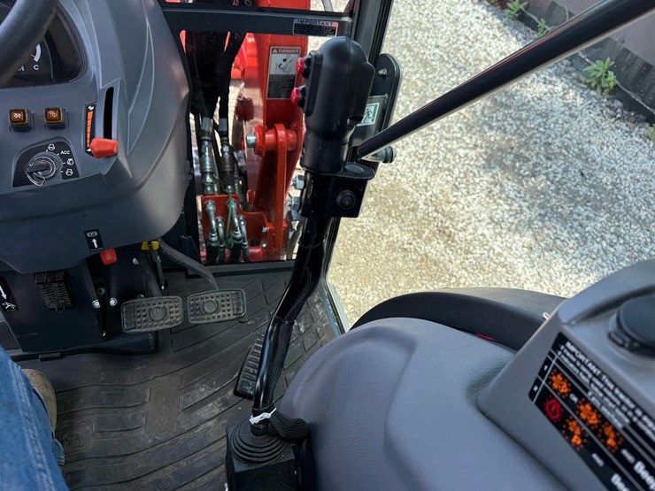2020-kubota-mx5400-image-27